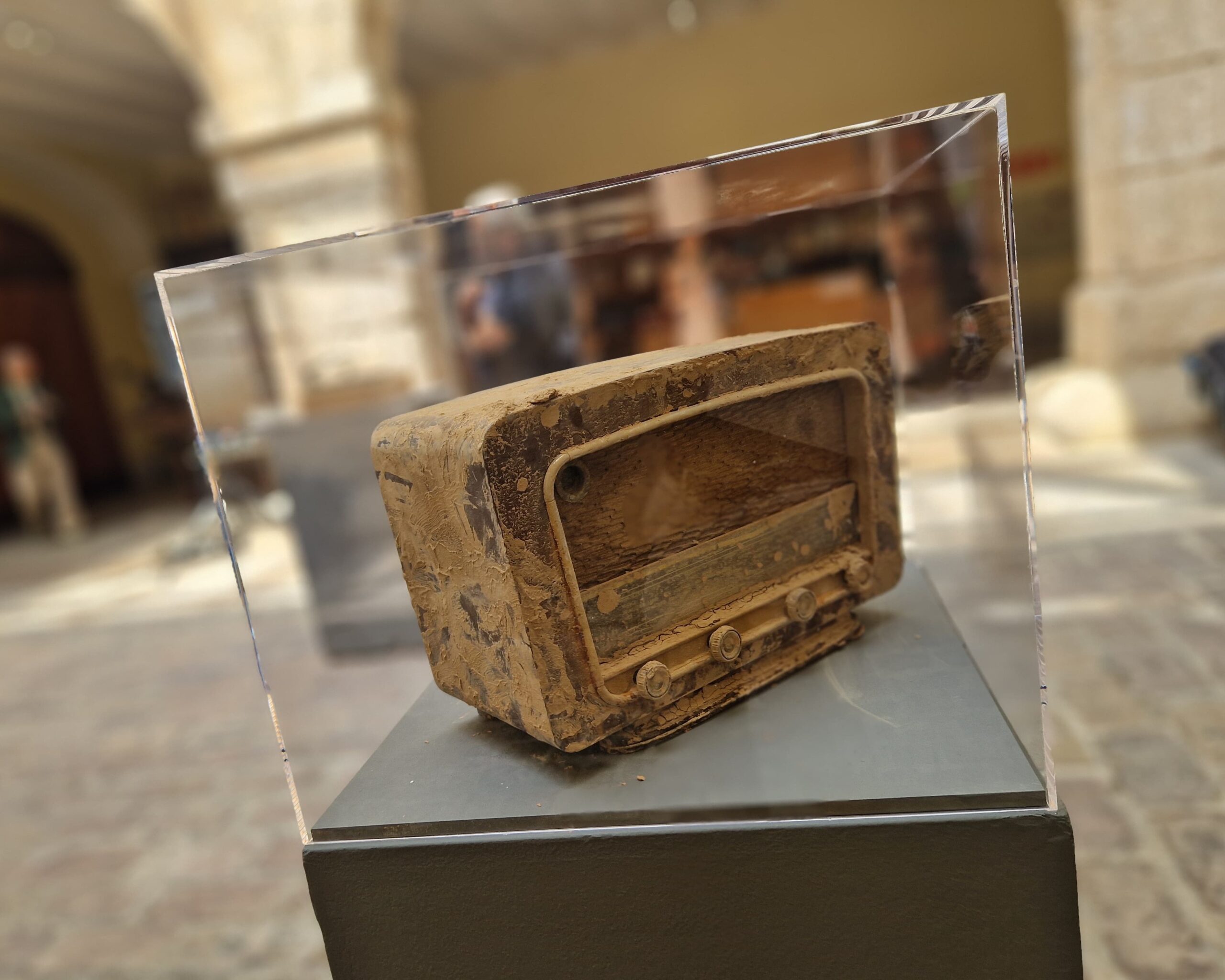 Cien años de radio en València contado en exposición y en podcast