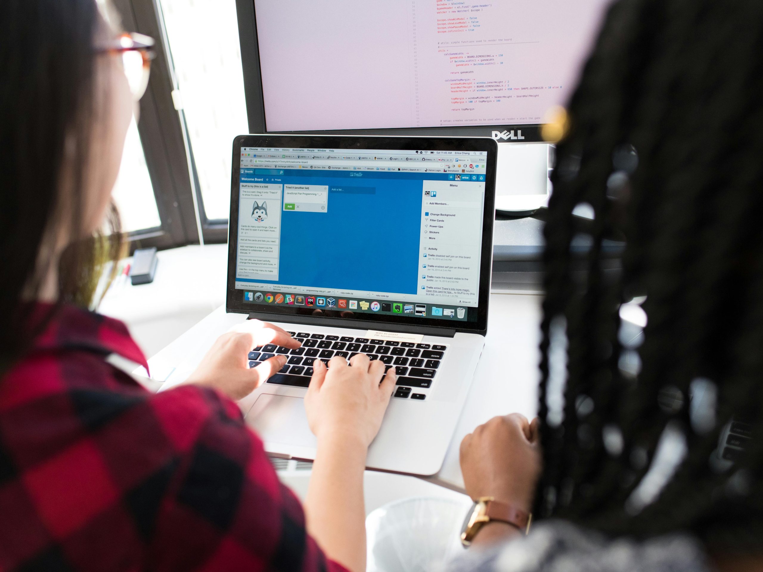 «València e IBM se alían para potenciar la capacitación tecnológica y el acceso al empleo»