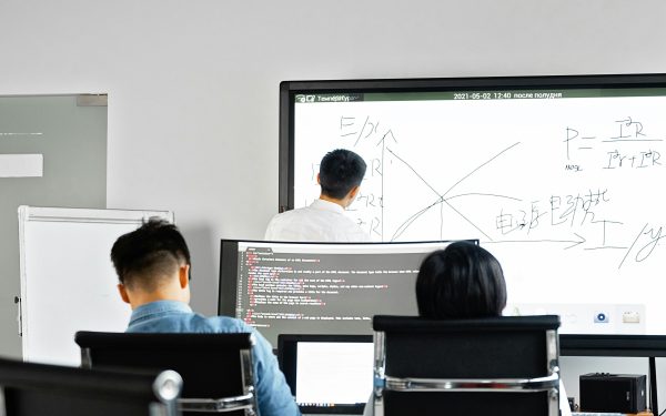 «València e IBM se alían para potenciar la capacitación tecnológica y el acceso al empleo»