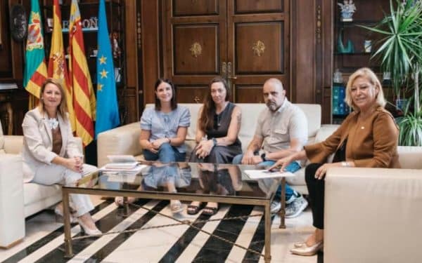 Carrasco se reúne con la asociación Atrapasueños y refuerza el compromiso municipal con la salud mental