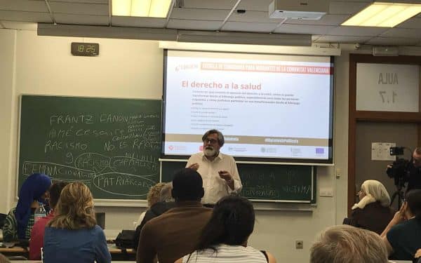 Rafael Sotoca analiza los desafíos del acceso sanitario para personas migrantes