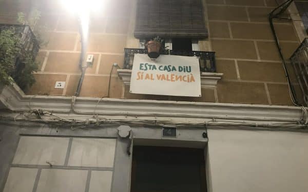 Esta casa diu Sí al valencià: un mensaje de identidad, acogida e inclusión