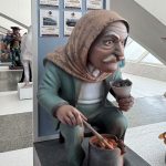 Un ninot aviva el debate sobre la vivienda en las Fallas 2026
