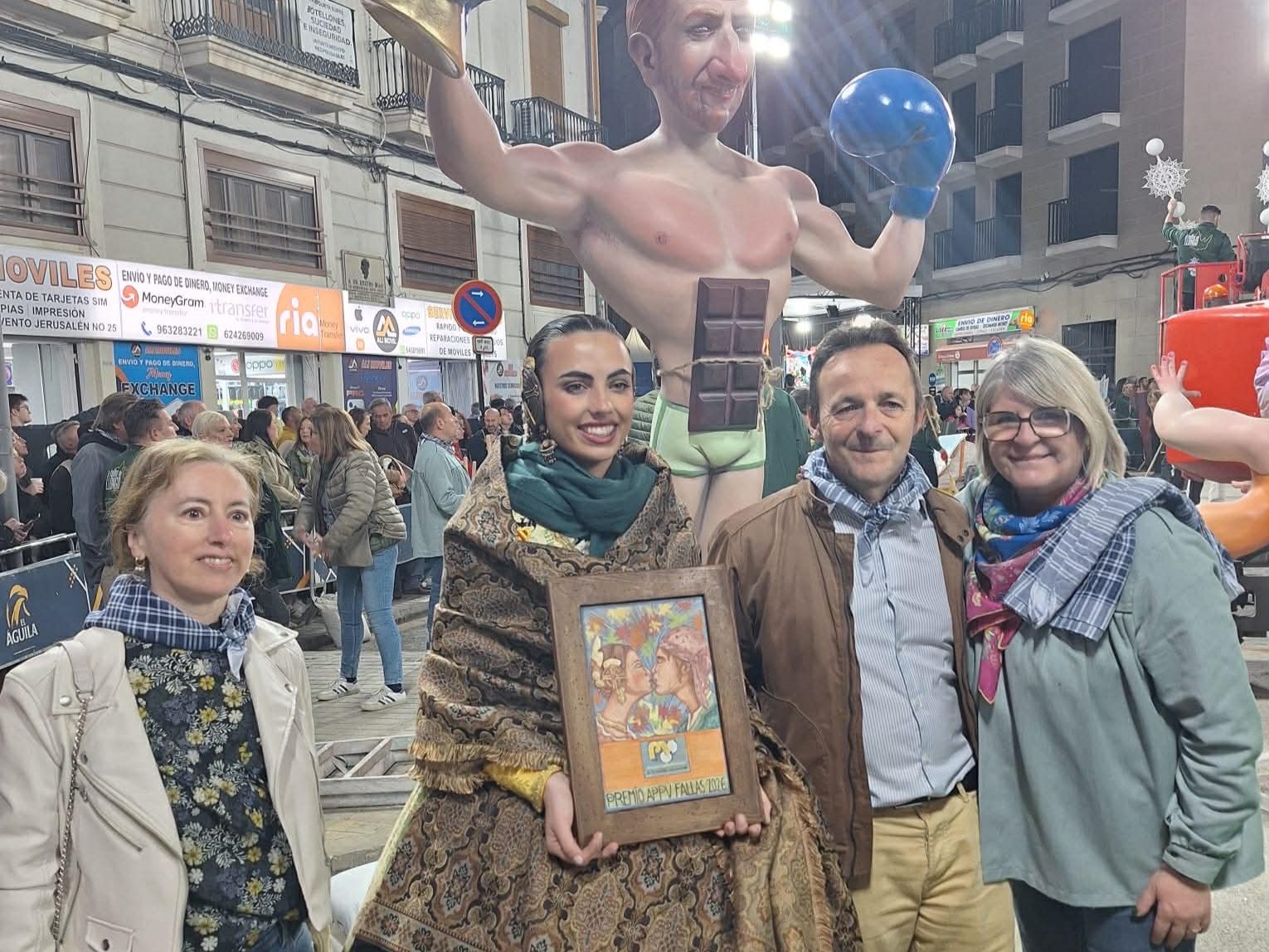La Falla Convento Jerusalén recibe el premio a la falla más periodística por su crítica al espectáculo televisivo