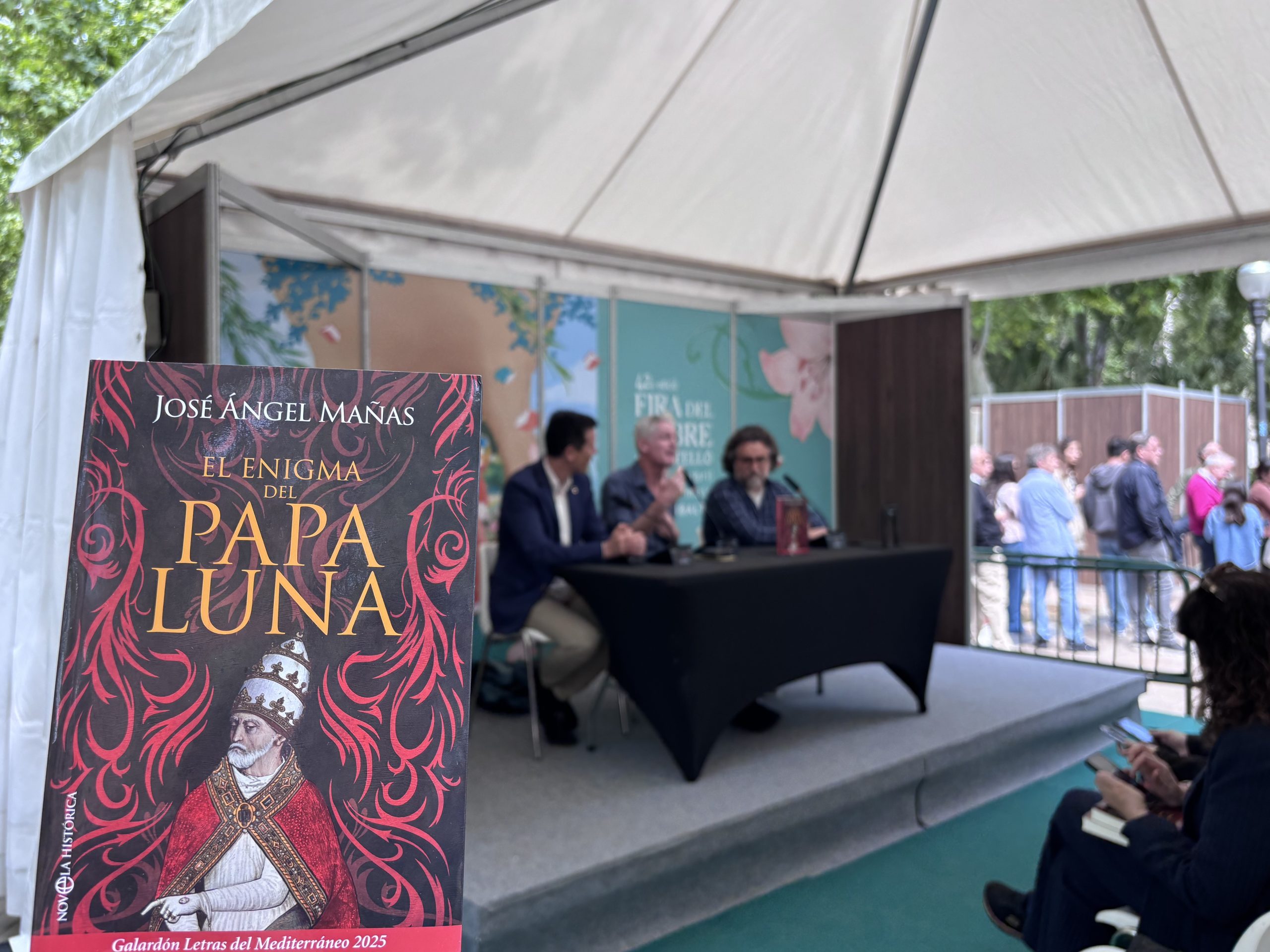 La Diputación lleva a la Feria del Libro de Castellón el rigor histórico de El enigma del Papa Luna