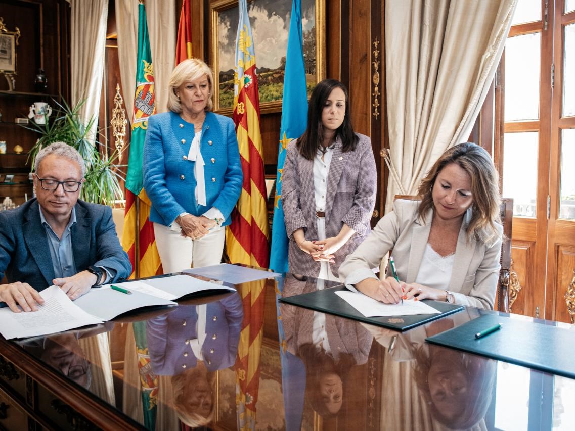Castellón avanza en su compromiso social con la firma de la sexta vivienda municipal
