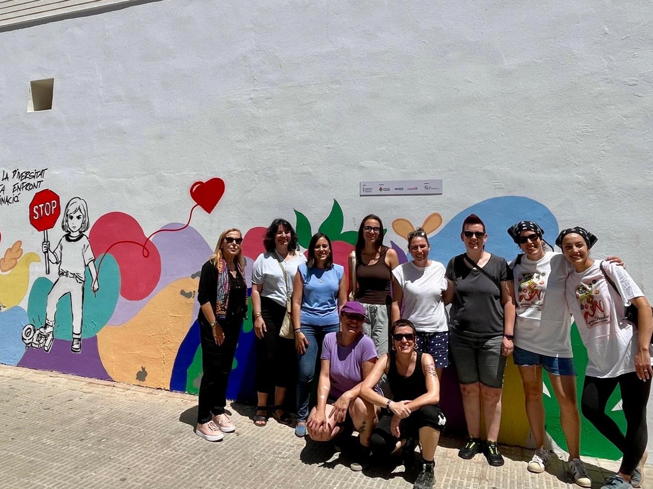 Arte juvenil contra la discriminación: un mural reivindica la convivencia y la inclusión