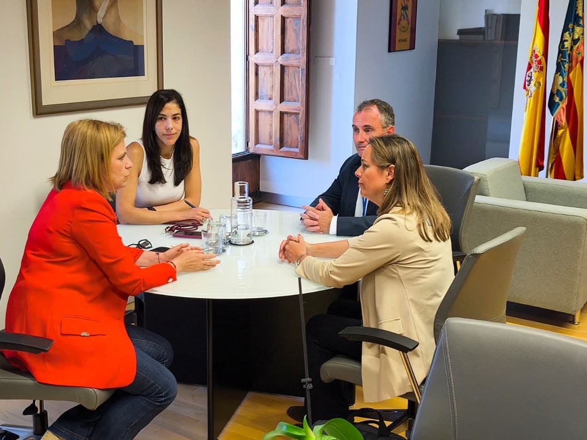 Family Up traslada a la delegada del gobierno un plan de choque estatal contra la crisis de natalidad y la emergencia de vivienda