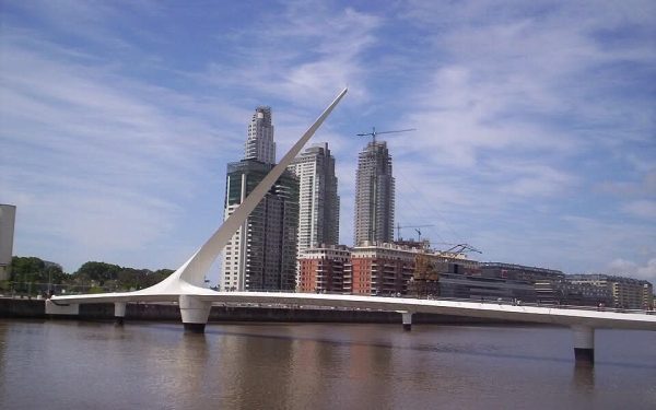 El Puente de la Mujer: la obra de Calatrava que une ingeniería, arte e identidad en Buenos Aires