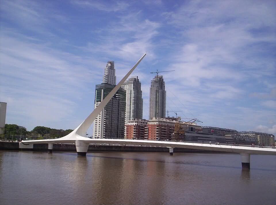 El Puente de la Mujer: la obra de Calatrava que une ingeniería, arte e identidad en Buenos Aires