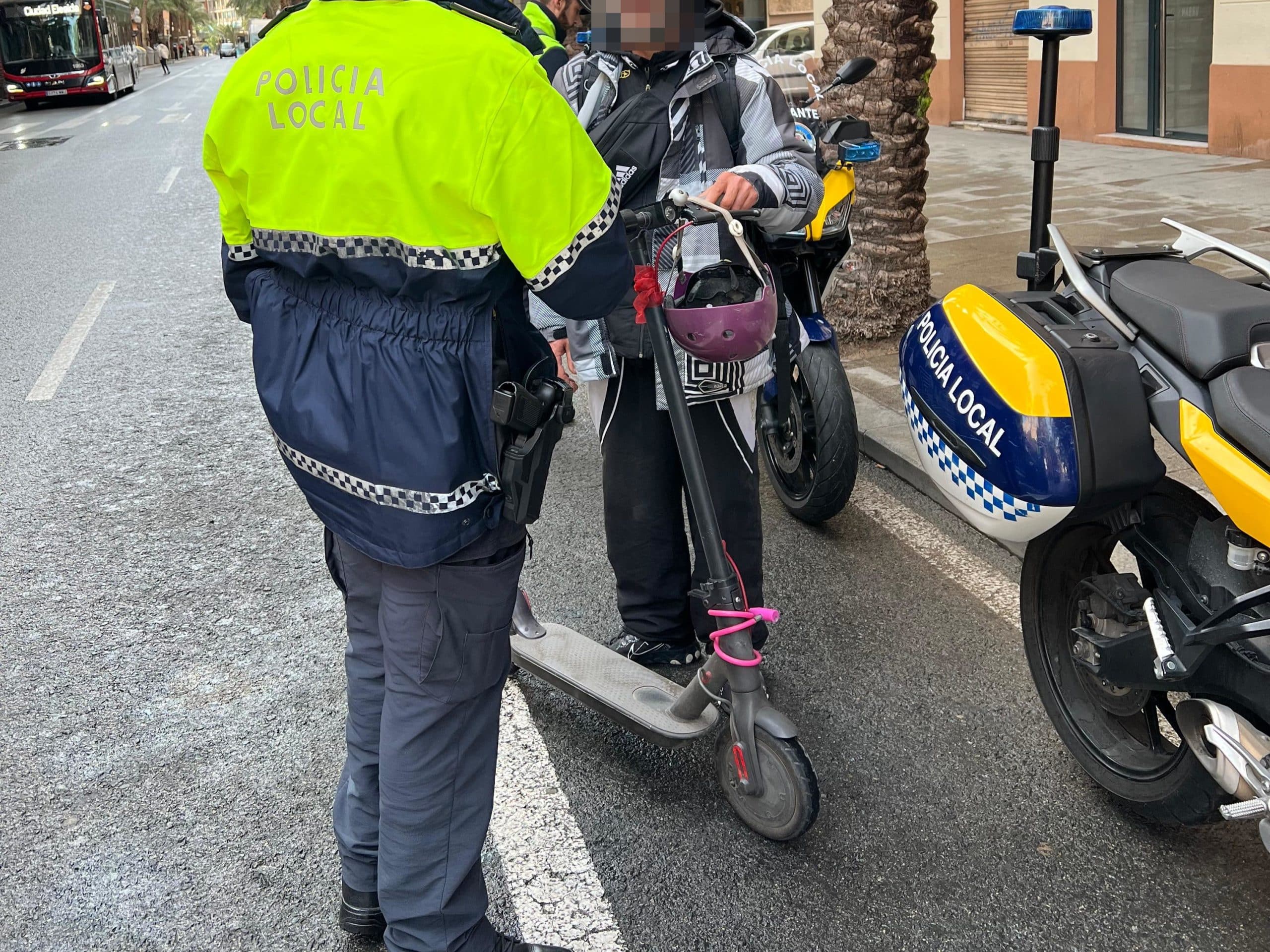 La Policía Local restablece el control de patinetes ante la entrada en vigor de la nueva normativa de la DGT