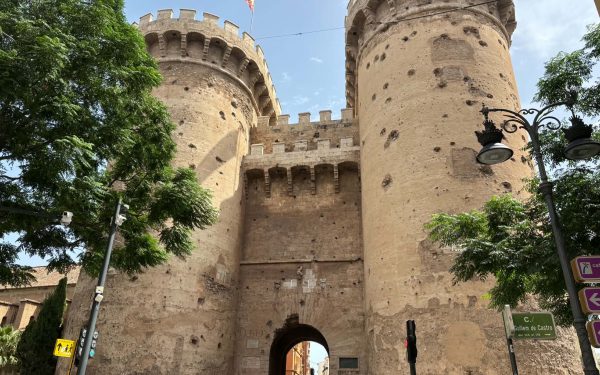 Las cicatrices de las Torres de Quart: las huellas de los cañonazos que València decidió conservar