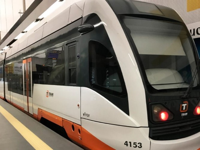 Alicante estrena los bonos Móbilis y Móbilis Jove con viajes ilimitados por un mes
