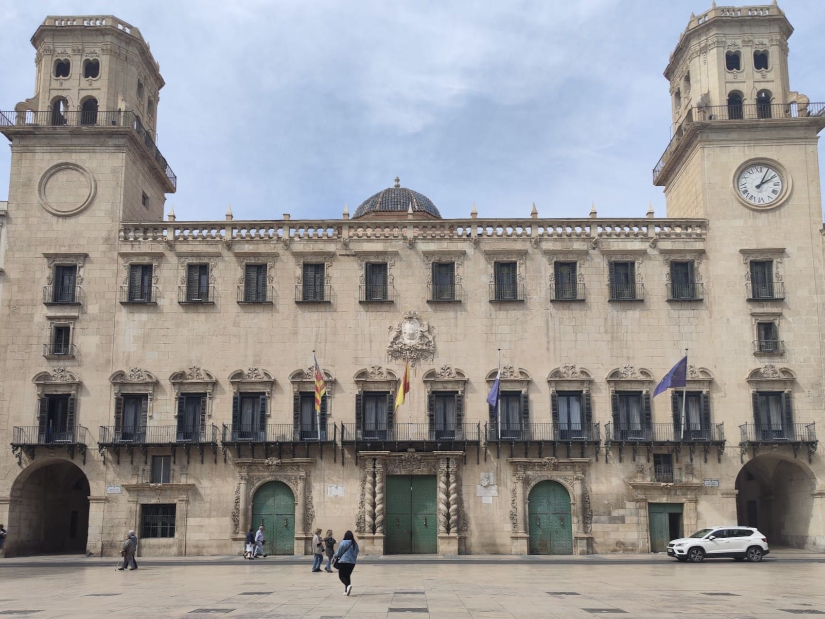 Alicante destina ayudas para impulsar el comercio, la hostelería y los mercados