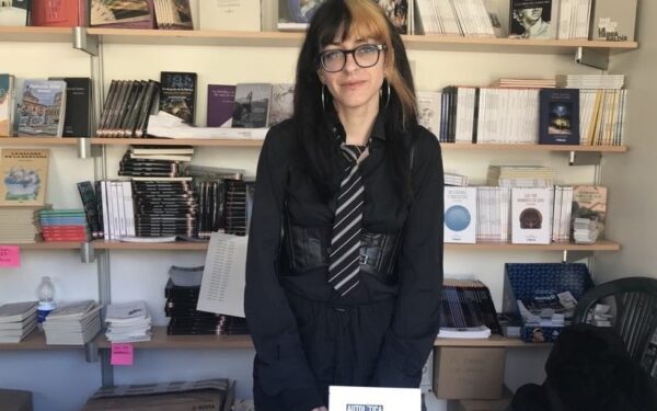Día del Libro: “Autolítica”, el poemario que transforma el dolor en poesía