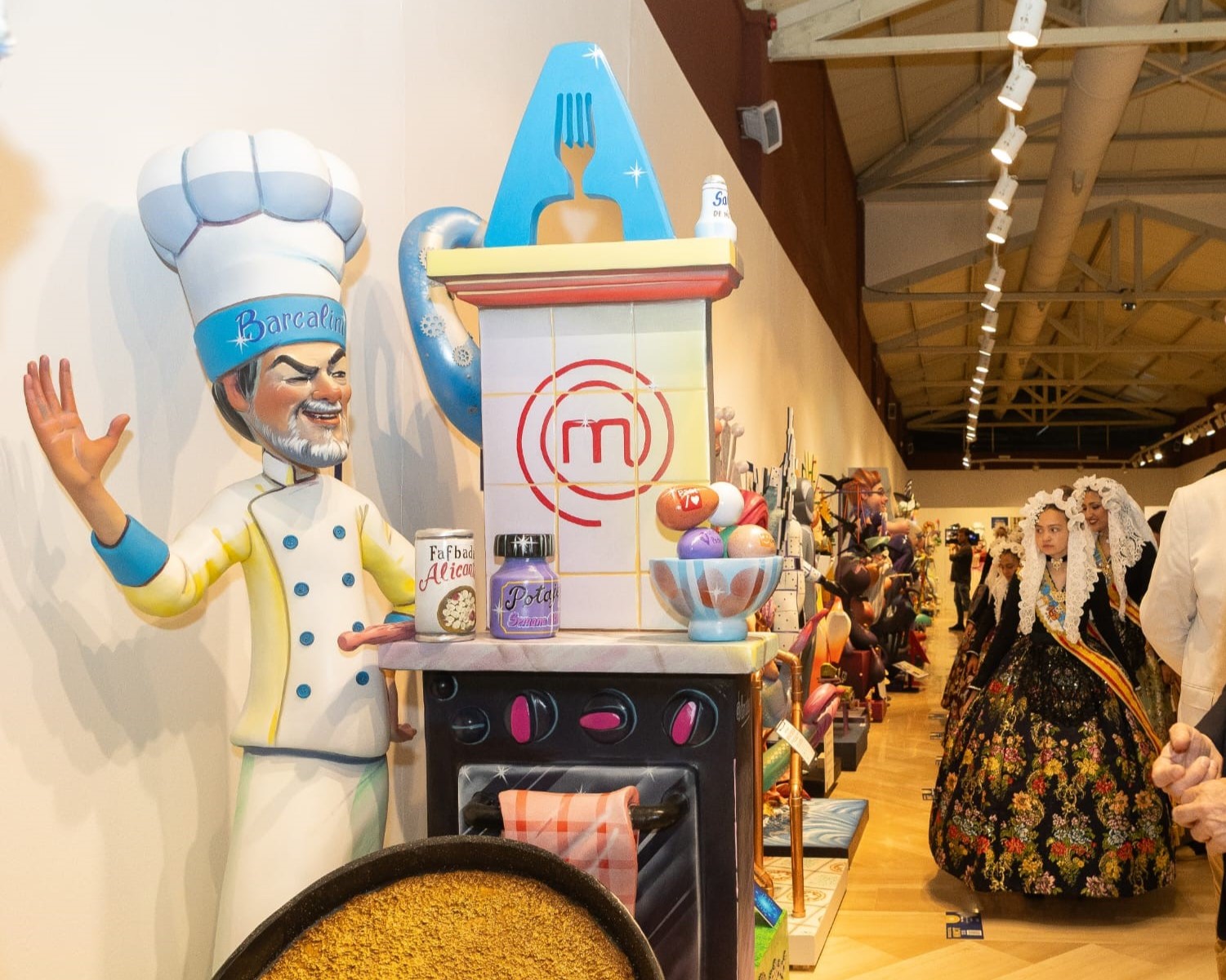 Los mejores ninots de hogueras y barracas buscan el indulto en una exposición hasta el 15 de junio