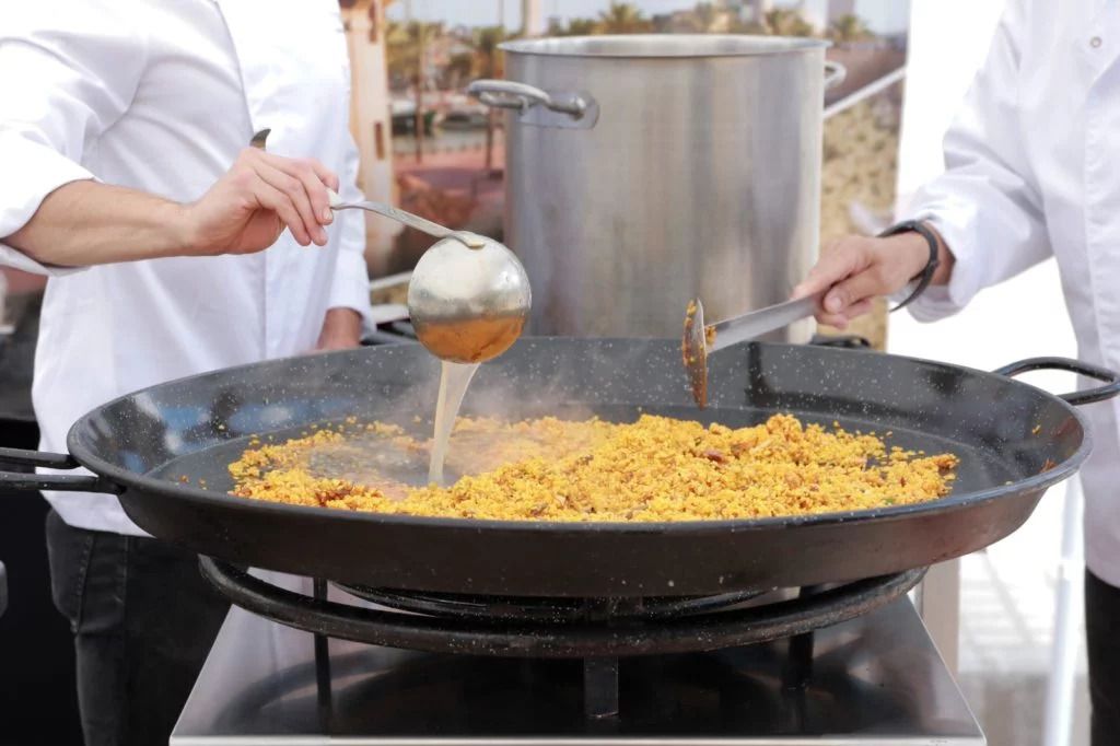 El Patronato de Turismo repartirá 500 raciones de arroz a los damnificados por la DANA en Valencia