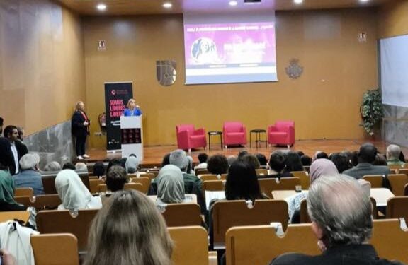 La Escuela de Ciudadanía arranca en València con un llamado migrante a la participación plena