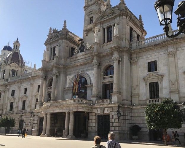 El Ayuntamiento y el Instituto Social del Trabajo unirán esfuerzos para apoyar a mujeres y familias en situación de vulnerabilidad